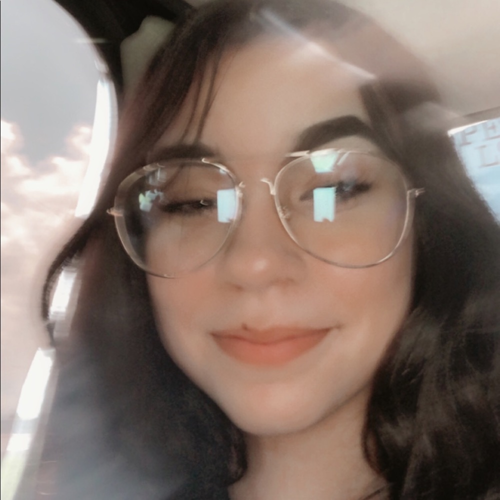 Meet your Posher, Makayla